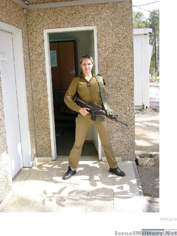 Как выглядит девушка-солдат в разных странах мира. Women_mil_12