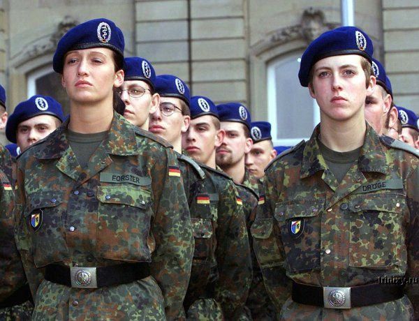Как выглядит девушка-солдат в разных странах мира. Women_mil_29