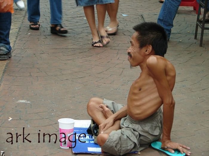 http://de.trinixy.ru/pics4/20090828/crippled_beggars_09.jpg