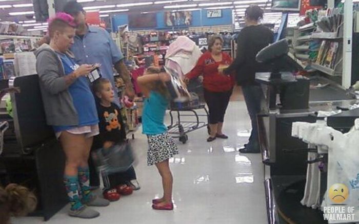 what_you_can_see_in_walmart_part_28.jpg